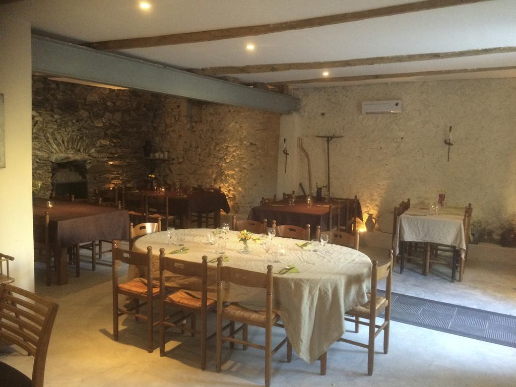 ホテル Chez Les Amis Saint-Nazaire-de-Ladarez エクステリア 写真