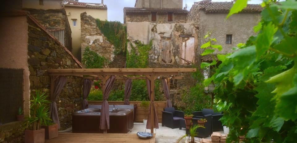 ホテル Chez Les Amis Saint-Nazaire-de-Ladarez エクステリア 写真
