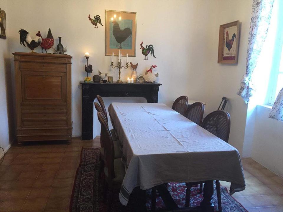 ホテル Chez Les Amis Saint-Nazaire-de-Ladarez エクステリア 写真