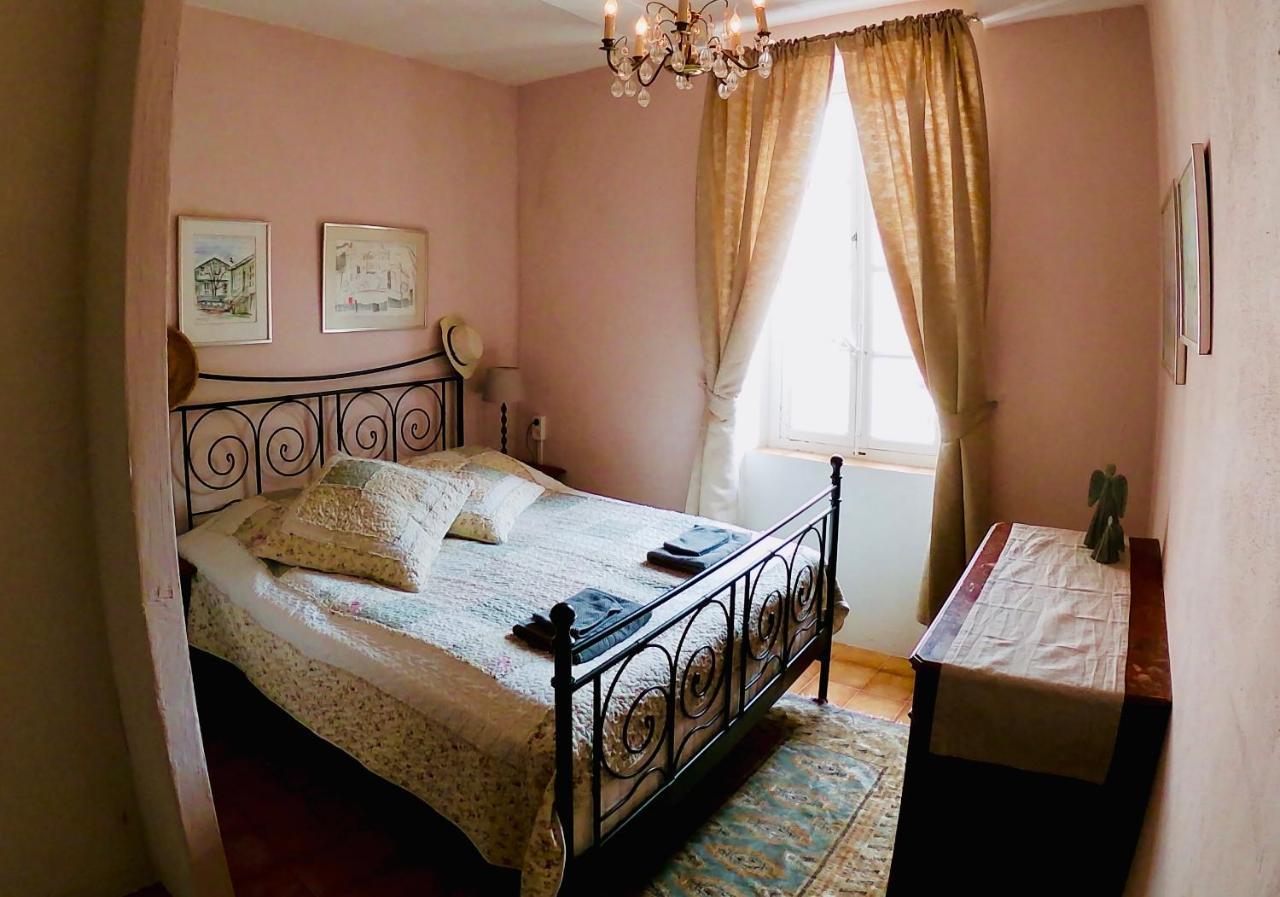 ホテル Chez Les Amis Saint-Nazaire-de-Ladarez エクステリア 写真